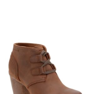 Women's Clarks 'Carleta Lyon' Ankle Boot, Size 9 M - Brown