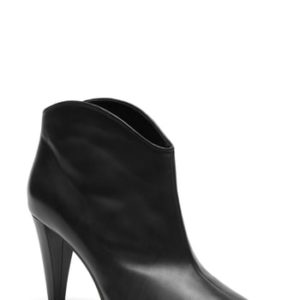 Women's Etienne Aigner Seville Bootie, Size 5.5 M - Black