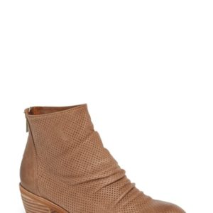 Women's Isola Sancia Bootie, Size 6 M - Beige