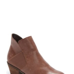 Women's Me Too Zada Bootie, Size 5.5 M - Brown