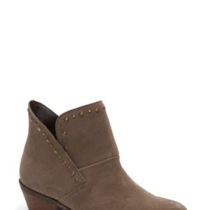 Women's Me Too Zane Bootie, Size 5.5 M - Beige