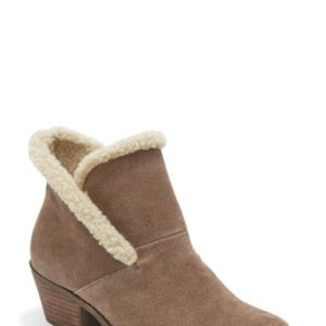 Women's Me Too Zanna Bootie, Size 5.5 M - Beige