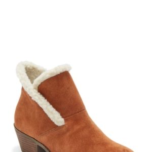 Women's Me Too Zanna Bootie, Size 7.5 M - Brown