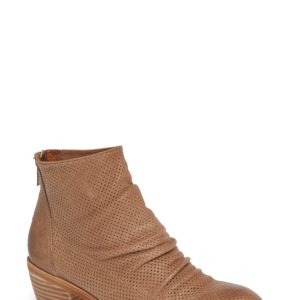 Women's Isola Sancia Bootie, Size 7 M - Beige